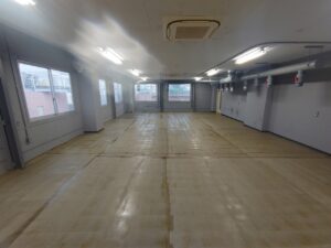 実験室床塗装作業_下地処理工程4