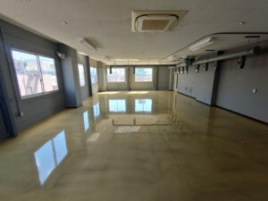 実験室床塗装作業_下塗り処理工程4