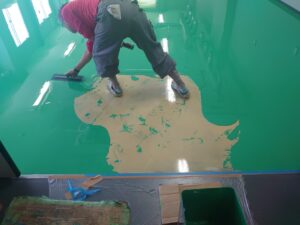 実験室床塗装作業_仕上げ工程4