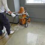 実験室床塗装作業_磨き工程
