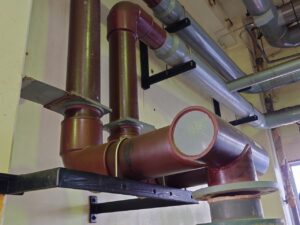 大和市 耐熱排気ダクト配管作業3