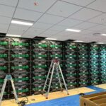 港区浜松町_貿易センタービル_大型LEDディスプレイ設置作業4