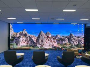 港区浜松町_貿易センタービル_大型LEDディスプレイ設置作業6