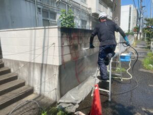 東久留米市落書き落とし作業3