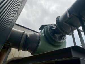 横浜市港北区_塩ビ排気ダクト配管作業1