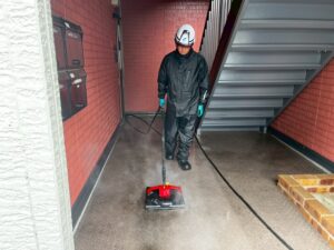 足立区興野アパート共用部洗浄1