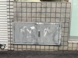 下北沢落書き除去作業3