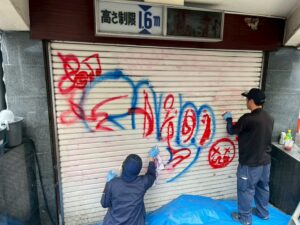 渋谷区道玄坂落書き除去作業2